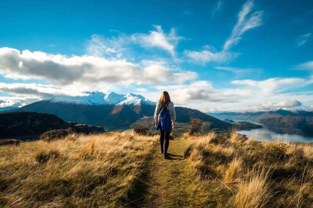 How Quick-Dry Clothing Enhances Comfort and Performance on Extended Hikes