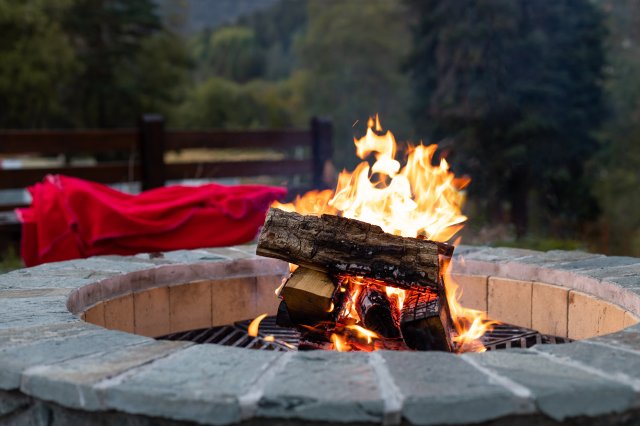 Choosing the Right Fire Starter: Waterproof Matches, Lighters, or Ferro Rods?